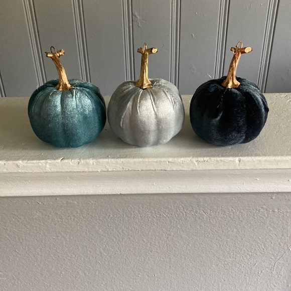 NWT Set of 3- Velvet Pumpkins- Dark Blue, Silver, Teal Fall Holiday Decorations - Picture 4 of 17